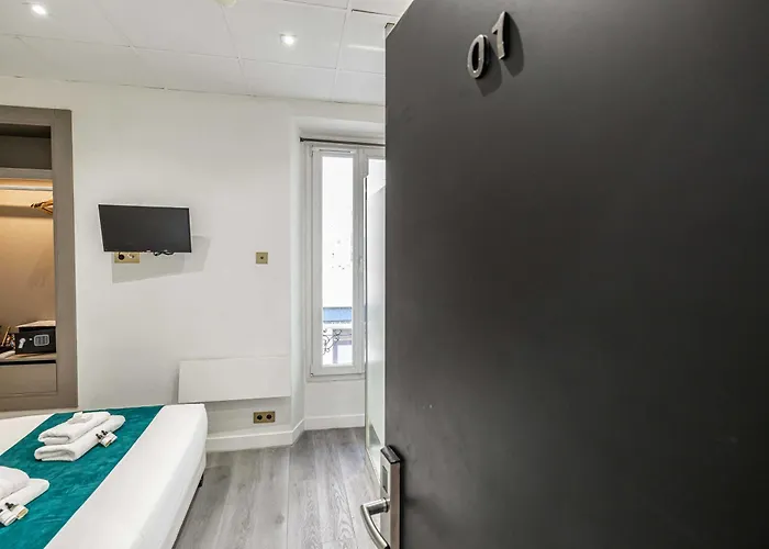 Avaton - 1 Min Du Palais - Centre אורחן